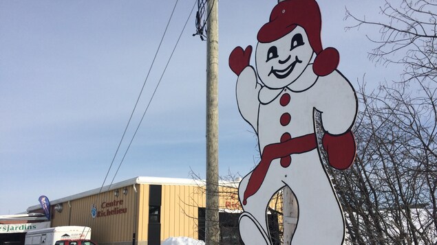 Courses de motoneiges anciennes au Carnaval de Lorrainville