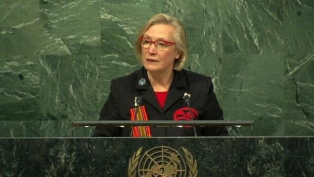 La ministre des Affaires autochtones Carolyn Bennett La ministre des Affaires autochtones Carolyn Bennett