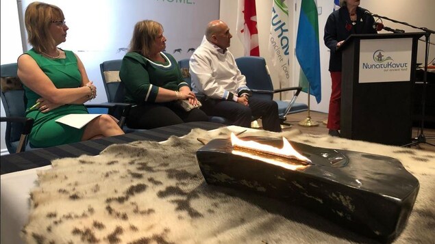 Carolyn Bennett, ministre des Relations Couronne-Autochtones et des Affaires du Nord est de passage au Labrador pour discuter avec le Conseil communautaire de NunatuKavut. Carolyn Bennett, ministre des Relations Couronne-Autochtones et des Affaires du Nord est de passage au Labrador pour discuter avec le Conseil communautaire de NunatuKavut.