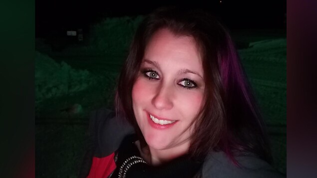 Carolyne Labonté a été retrouvée morte dans sa résidence par la Sûreté du Québec. Elle était la conjointe d'Éric Levasseur.