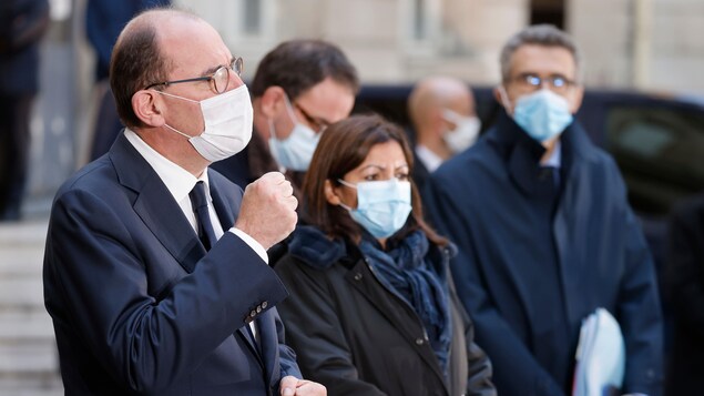 Le premier ministre Castex aux cotés de la maire socialiste de Paris, Anne Hidalgo.