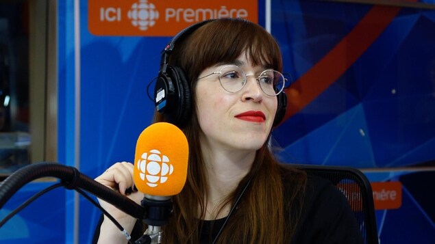 Catherine Ethier au studio 17 de Radio-Canada