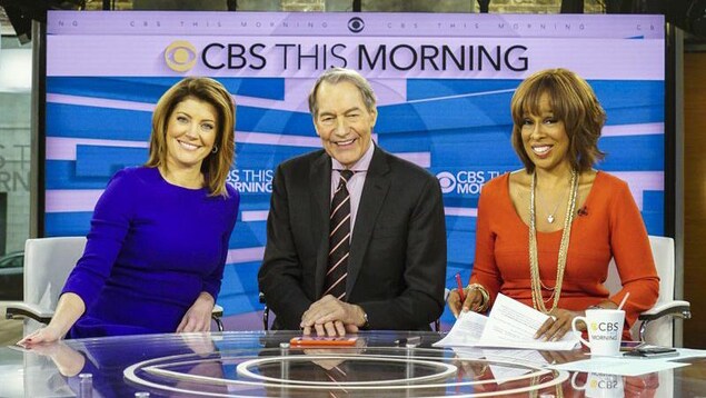 Norah O'Donnell, Charlie Rose et Gayle King sourient sur le plateau de l'émission « CBS This Morning » Norah O'Donnell, Charlie Rose et Gayle King sourient sur le plateau de l'émission « CBS This Morning »