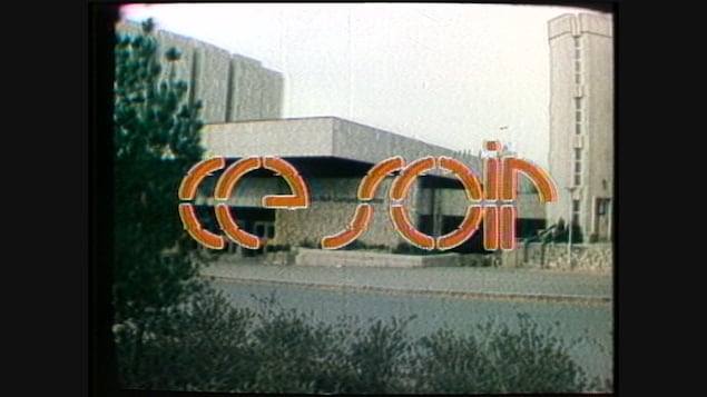 Image du premier journal télévisé réalisé par Radio-Canada en Saskatchewan le 4 octobre 1982.