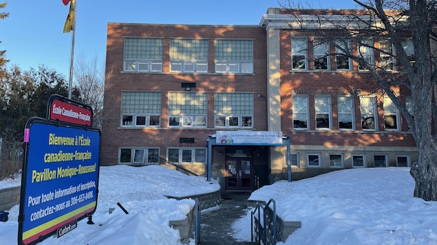 Le Pavillon Monique-Rousseau de l'École canadienne-française à Saskatoon, en hiver.