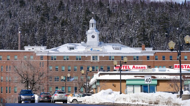 Le campus du cégep de la Gaspésie-les îles à Gaspé en hiver.