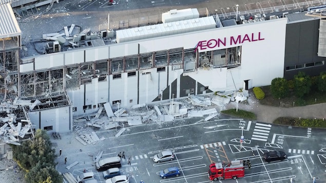 Séisme au Japon : des dizaines de blessés et des gens piégés dans un centre commercial