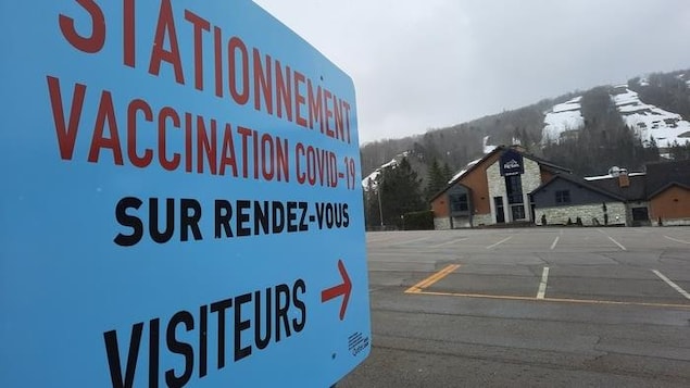 Le CIUSSS finalise les installations du centre de vaccination de masse du centre de ski Le Relais.