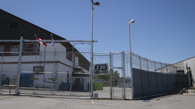 مركز مراقبة الهجرة في مدينة لافال في مقاطعة كيبيك.