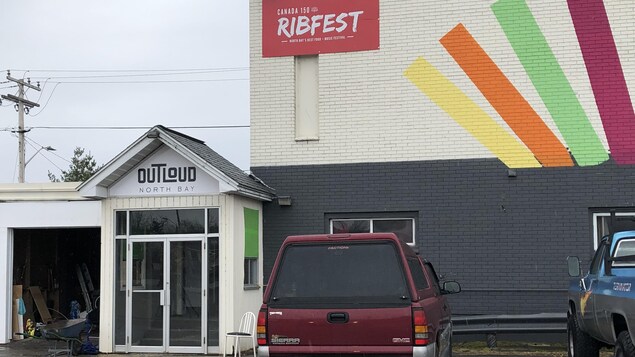 Organisme LGBTQ+ de North Bay attaqué sur le web : un incident « honteux »