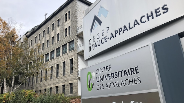 Le Centre universitaire des Appalaches à Saint-Georges. Le Centre universitaire des Appalaches à Saint-Georges.