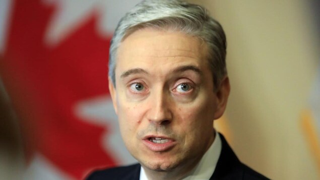 Panne chez Rogers : « La négligence est du côté de l’entreprise », se défend le ministre