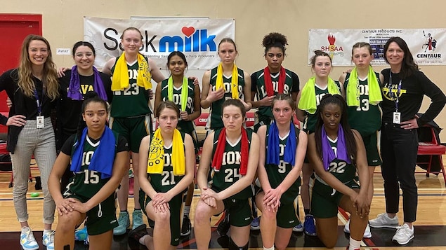 L’équipe féminine de basketball de l’école PSQV se démarque au championnat Hoopla 2023