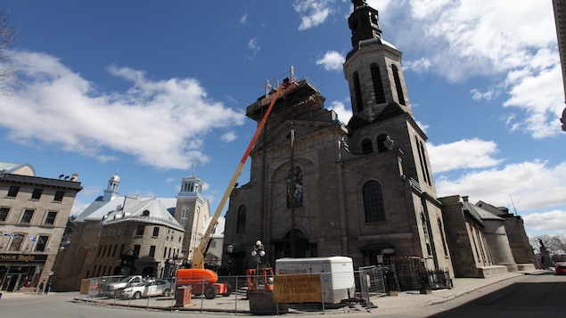 La basilique cathédrale de Québec est elle aussi en cours de réfection.