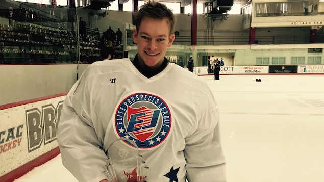 Lors d'un match d'étoiles d'une ligue préparatoire américaine, Charl Pretorius a été choisi joueur par excellence. Lors d'un match d'étoiles d'une ligue préparatoire américaine, Charl Pretorius a été choisi joueur par excellence.