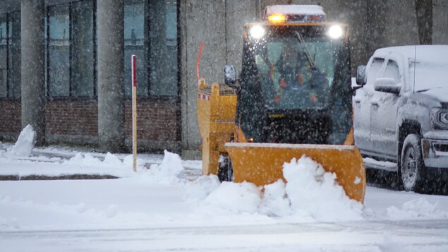 Une tempête de neige, de pluie et de vents s’abat sur Terre-Neuve