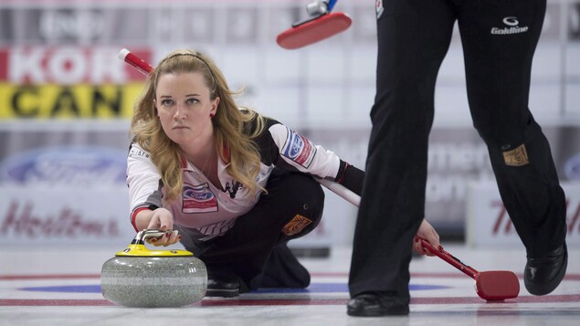Curling féminin : dernière saison pour l’équipe de Chelsea Carey
