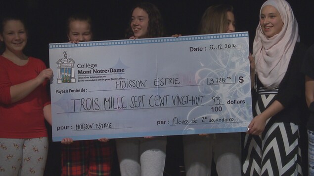 des élèves du Collège Mont Notre-Dame de Sherbrooke ont recueillir plus de 3700$ pour Moisson Estrie des élèves du Collège Mont Notre-Dame de Sherbrooke ont recueillir plus de 3700$ pour Moisson Estrie