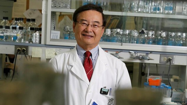 Portrait de Chil-Yong Kang dans son loboratoire. Portrait de Chil-Yong Kang dans son loboratoire.