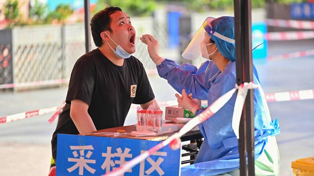 Chine : 80 000 touristes coincés sur une île après des cas de COVID-19