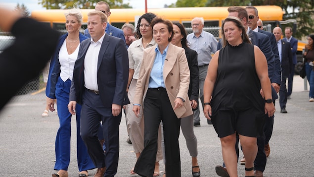 Le chef libéral Charles Milliard s'adonne au curling durant la campagne électorale
