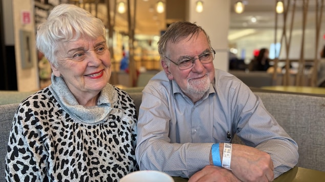 Les parents de Christine Fréchette lors d'une entrevue.