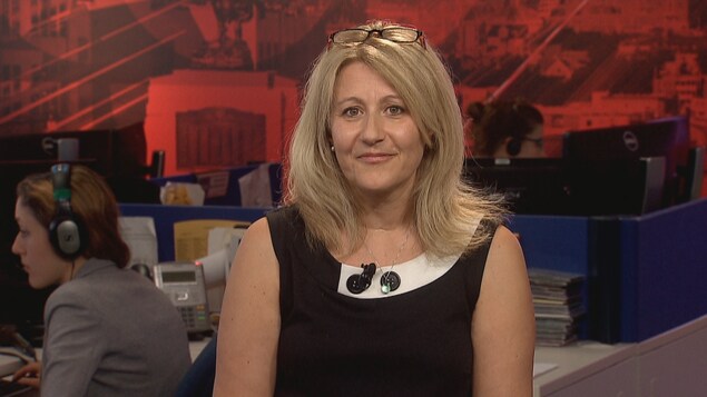 Christine Gingras accorde une entrevue dans les studios de Radio-Canada à Sherbrooke. Christine Gingras accorde une entrevue dans les studios de Radio-Canada à Sherbrooke.