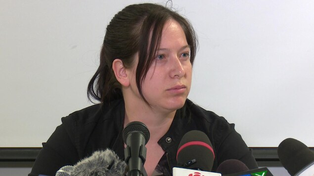 La députée Christine Moore lors de son point de presse à Rouyn-Noranda. La députée Christine Moore lors de son point de presse à Rouyn-Noranda.