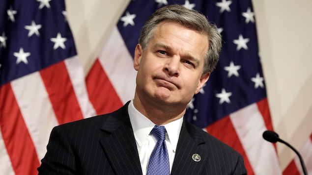 Le directeur du FBI, Christopher Wray, lors d'une conférence de presse à Washington Le directeur du FBI, Christopher Wray, lors d'une conférence de presse à Washington