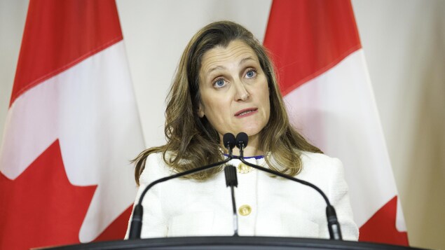 Lutte contre l’inflation : « C’est normal d’être en colère contre moi », dit Freeland