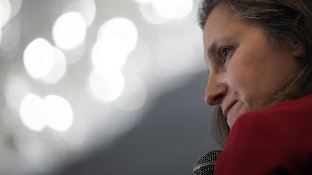 Pour combattre l’inflation, la ministre Freeland mise sur les mesures de son budget