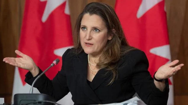 聯邦交通部長方慧蘭（亦稱弗里蘭，Chrystia Freeland）。