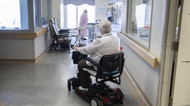 L’argent seul n’améliorera pas les soins en CHSLD, prévient la commissaire à la santé