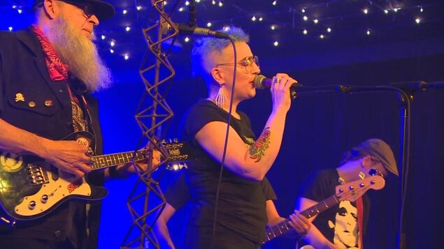 Des musiciens de Winnipeg volent au secours des travailleurs migrants au Manitoba