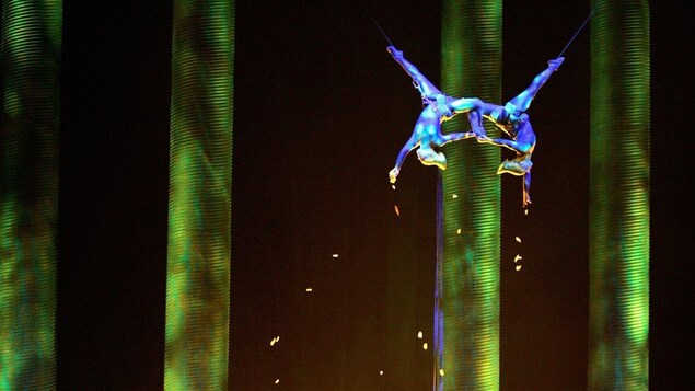 Deux artistes du spectacle Kà du Cirque du soleil Deux artistes du spectacle Kà du Cirque du soleil