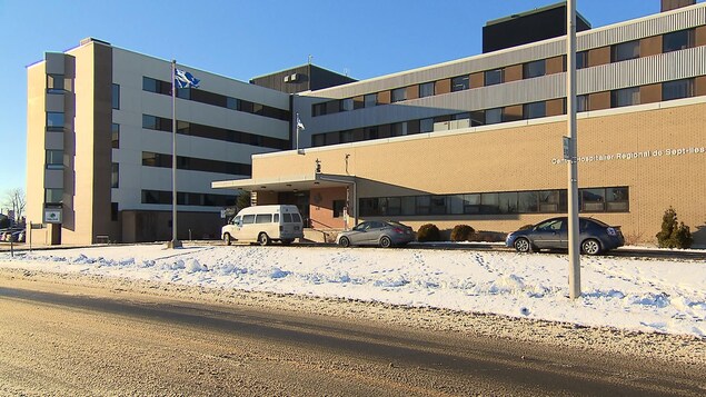 L'hôpital de Sept-Îles abrite les bureaux du Centre intégré de santé et services sociaux (CISSS) de la Côte-Nord.