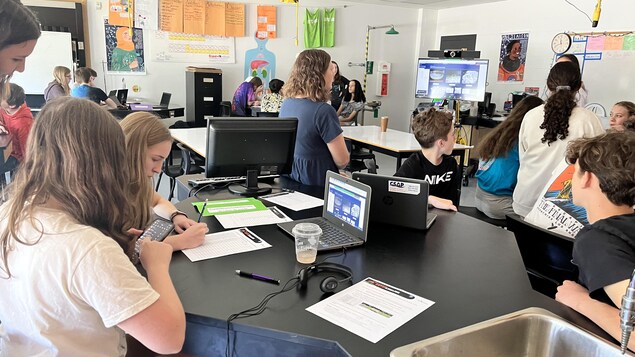 De jeunes francophones en Nouvelle-Écosse conduisent un prototype de rover lunaire