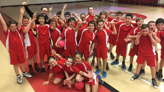 Une classe d'éducation physique de l'externat Saint-Jean Berchmans. Une classe d'éducation physique de l'externat Saint-Jean Berchmans.