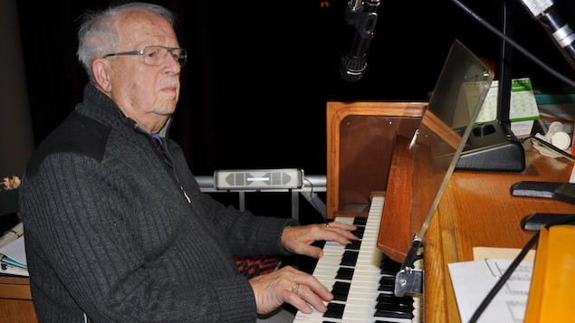 À l’orgue pour sa 70e messe de Noël consécutive