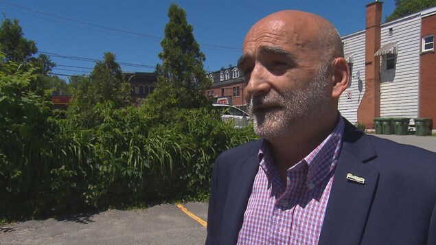 Claude Charron, conseiller municipal et président de la Corporation de développement de l'aéroport de Sherbrooke, en entrevue. Claude Charron, conseiller municipal et président de la Corporation de développement de l'aéroport de Sherbrooke, en entrevue.