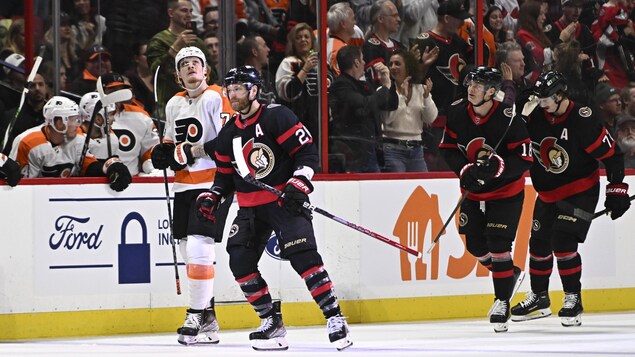 Un 300e but pour Claude Giroux mais les Sénateurs perdent à nouveau, 2-1