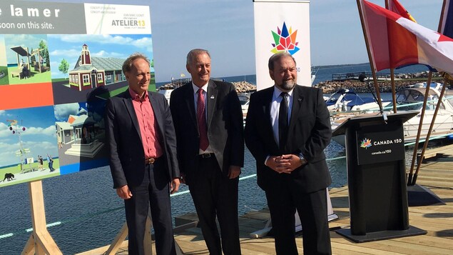 Claude L'Espérance, président du Centre culturel de Caraquet, Hédard Albert, député provincial et Denis Landry, ministre provincial Claude L'Espérance, président du Centre culturel de Caraquet, Hédard Albert, député provincial et Denis Landry, ministre provincial