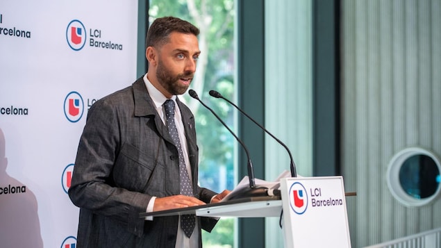 Claude Marchand s'adresse aux médias.