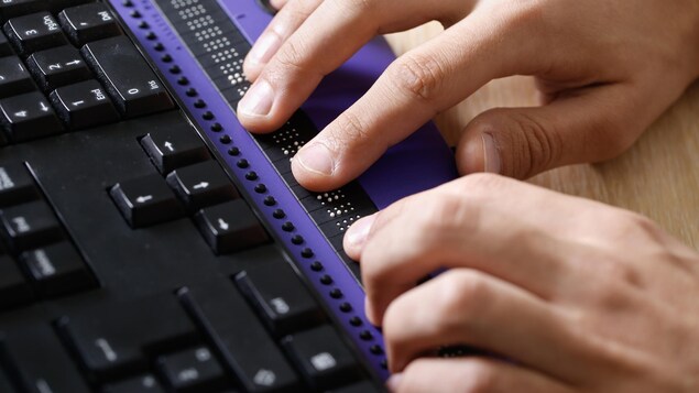 Un clavier en braille pour les personnes non-voyantes