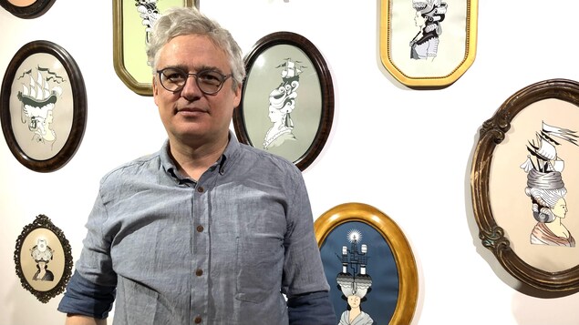 L’artiste Clément de Gaulejac expose sa critique du capitalisme à Rimouski