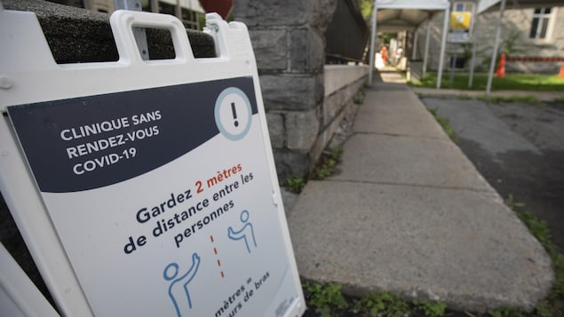 Vue de l'extérieur de la clinique sans rendez-vous de l'Hôtel-Dieu à Montréal.