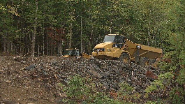 La machinerie est arrêtée au Massif de Charlevoix. La machinerie est arrêtée au Massif de Charlevoix.