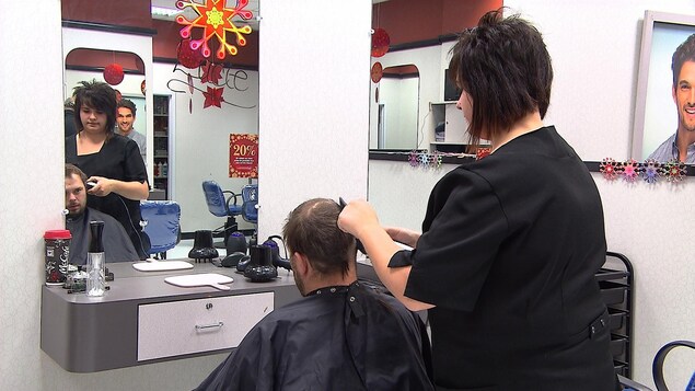 Pénurie de coiffeuses dans un salon à Rimouski. Pénurie de coiffeuses dans un salon à Rimouski.