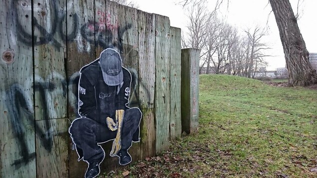 Intervention artistique de l'artiste Wartin Pantois au Parc Victoria. Intervention artistique de l'artiste Wartin Pantois au Parc Victoria.