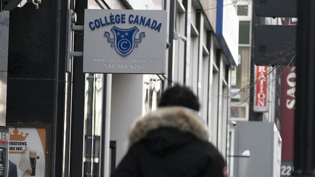 L'enseigne du Collège Canada.